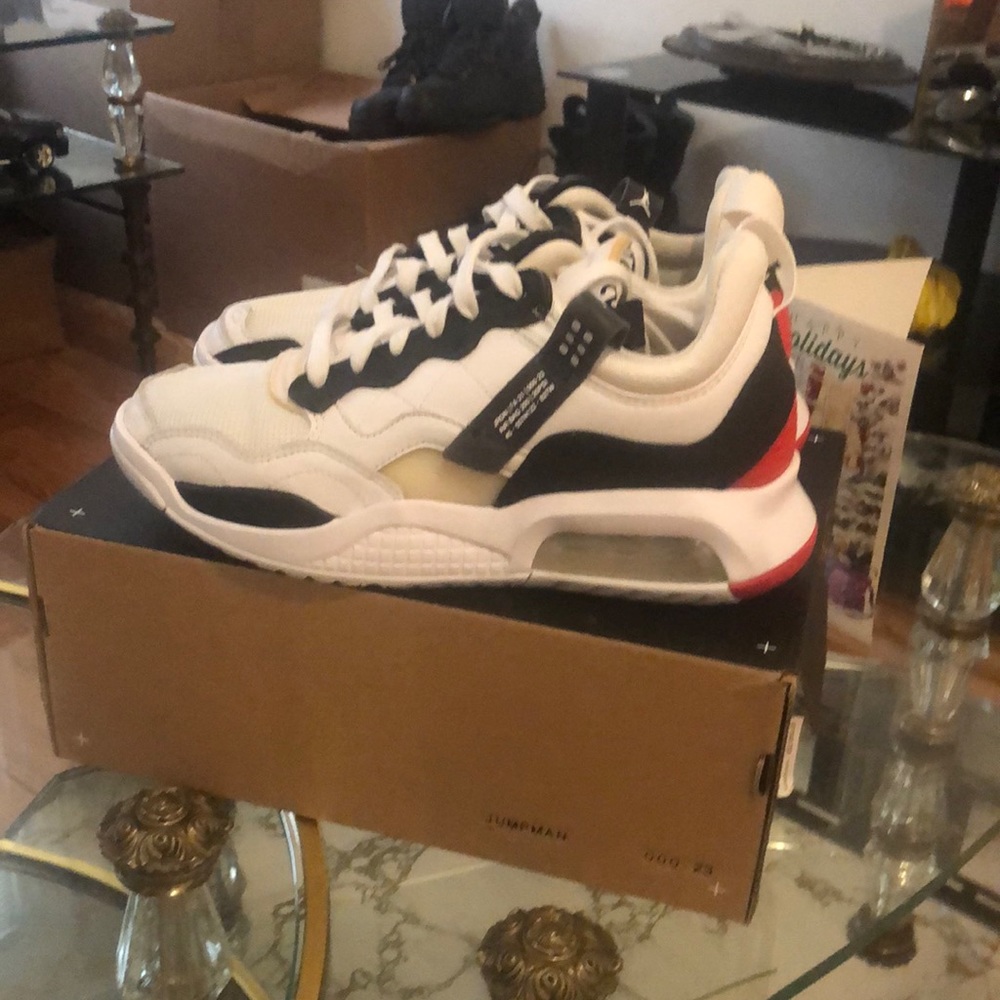 Jordan MA2 ‘Light Smoke Grey University Red’